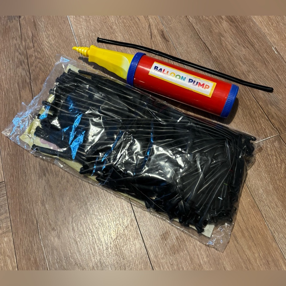 Balloon Pump, plus long Black Balloons